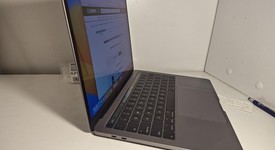 Fair
													MacBook Pro 2017 (With Touch Bar) - 13" - I5, Gray, 256 GB, 8 GB, photo 4 of 15