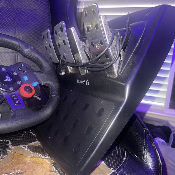 Logitech G29 Driving Force Racing Wheel