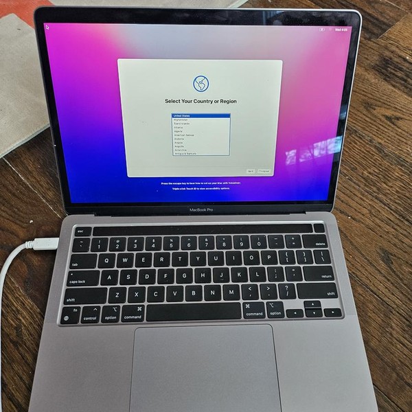 MacBook Pro 2020 - 13 inch - 512 GB, Gray, 8 GB, Apple M1