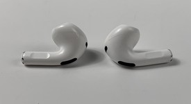 New
													Apple AirPods 3rd Gen - Lightning Case, photo 4 of 5