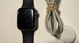 Fair
													Apple Watch Series 5 44mm - Unlocked, Gray, A2095 Cellular, Aluminum, photo 2 of 8