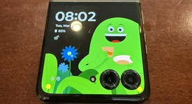 Good
													Motorola Razr (2024) - Cricket, Gray, 256 GB, 8 GB, photo 3 of 17