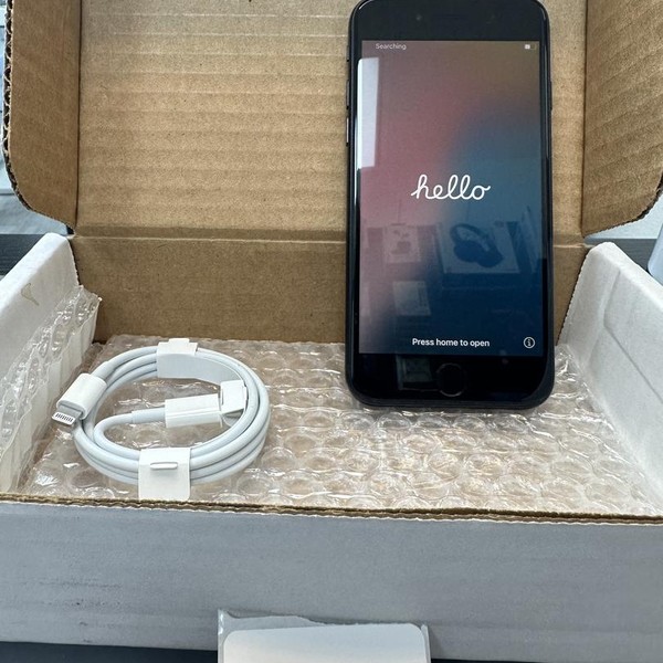 Apple iPhone SE 3rd Gen 2022 - Unlocked, 64 GB, Midnight, A2595