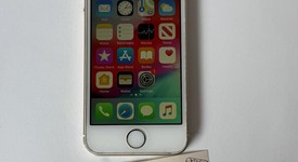 Fair
													Apple iPhone SE 1st Gen 2016 - Unlocked, Gold, 64 GB, A1723, photo 2 of 8