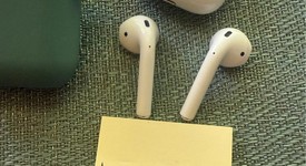 Used
													Apple AirPods 2nd Gen - Wireless Case, photo 4 of 9