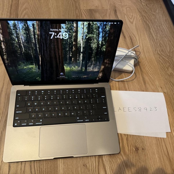 MacBook Pro 2021 - 14 inch - 512 GB, Gray, 16 GB, Apple M1 Pro 8-core