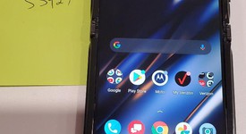 Mint
													Motorola Razr - Verizon, Black, 128 GB, 6 GB, photo 1 of 10