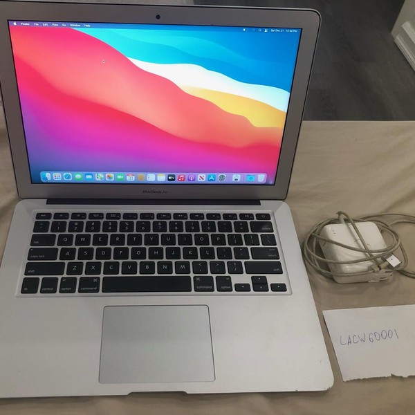 MacBook Air 2017 - 13 inch - 256 GB, Silver, 8 GB, Intel Core i5