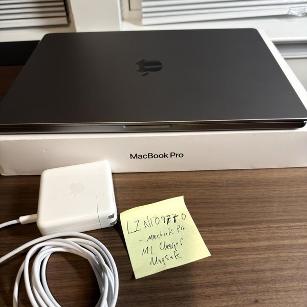 MacBook Pro 2021 - 16 inch - 1 TB, Gray, 64 GB, Apple M1 Max