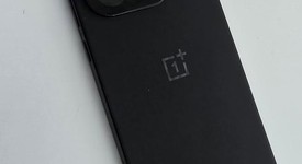 Mint
													OnePlus 15 - Unlocked, Infinite Black, 256 GB, 12 GB, photo 4 of 9