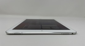 Good
													Apple iPad Pro 9.7" - Unlocked, Silver, 32 GB, A1674, photo 4 of 6