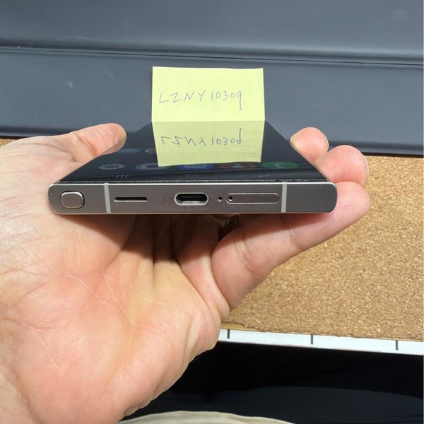 Samsung Galaxy S24 Ultra - Unlocked Non-US, 256 GB, Gray, 12 GB, SM-S928B/DS