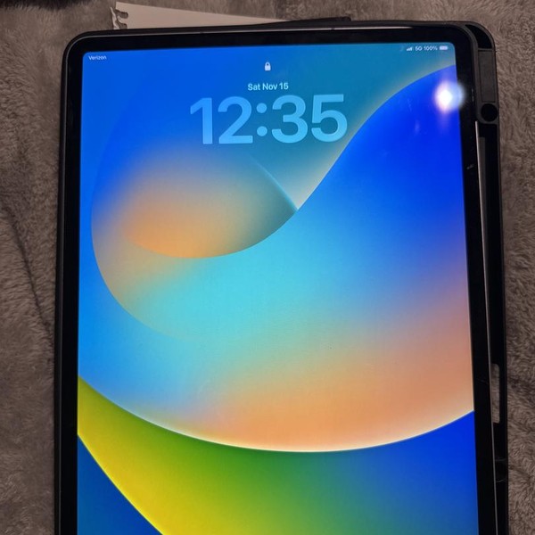 Apple iPad Air 13 inch (M2) 2024 - Unlocked, 256 GB, Gray, A2899