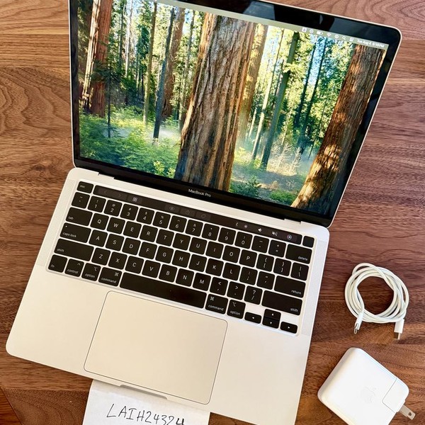 MacBook Pro 2020 - 13 inch - 1 TB, Silver, 16 GB, Intel Core i5