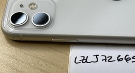 Fair
													Apple iPhone 11 - Unlocked, White, 64 GB, A2111, photo 4 of 6