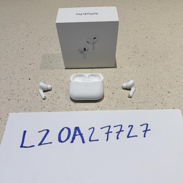 Apple AirPods Pro 2 - Lightning