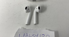 Used
													Apple AirPods 2nd Gen - Lightning Case, photo 4 of 5