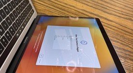 Mint
													MacBook Pro 2018 (With Touch Bar) - 13" - I7, Silver, 2 TB, 16 GB, photo 3 of 8