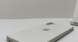 Mint
													Apple iPhone 11 - Unlocked, White, 64 GB, A2111, photo 4 of 5