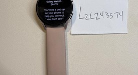 Good
													Samsung Galaxy Watch5 - Unlocked, Gold, 40mm, photo 5 of 5