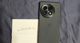 Mint
													OnePlus 13 - Unlocked, Black Eclipse, 256 GB, 12 GB, photo 4 of 8