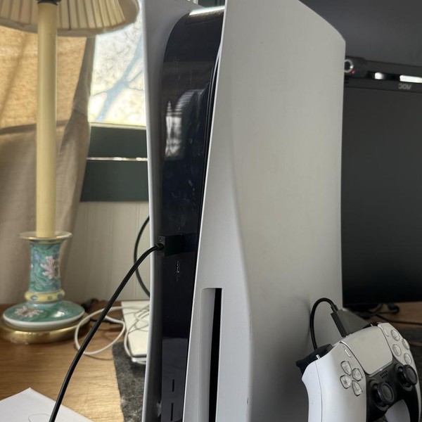 PlayStation 5 Standard Edition (2020) - White, 825 GB, Standard Edition