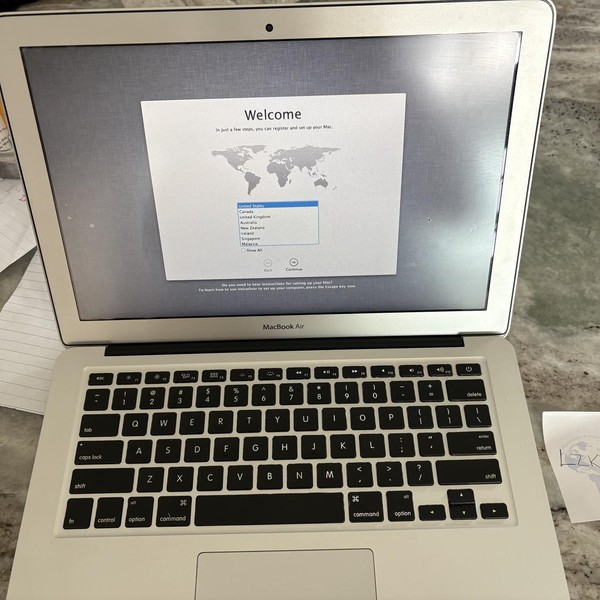 MacBook Air 2013 - 13 inch - 128 GB, Silver, 4 GB