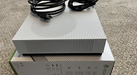 Mint
													Xbox One S (2016) - White, 1 TB, photo 3 of 6