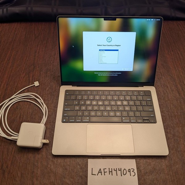 MacBook Pro Late 2023 (M3) - 14 inch - 512 GB, Silver, 18 GB, Apple M3 Pro 11-core, 14-core GPU