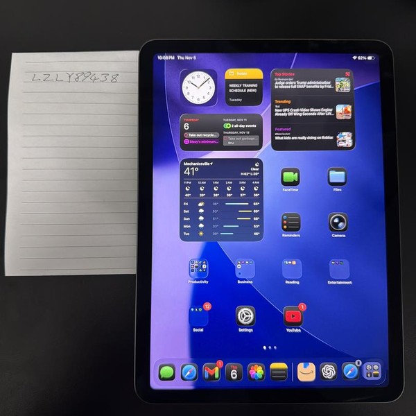 Apple iPad Air 5th Gen - Wi-Fi, 64 GB, Gray, A2588