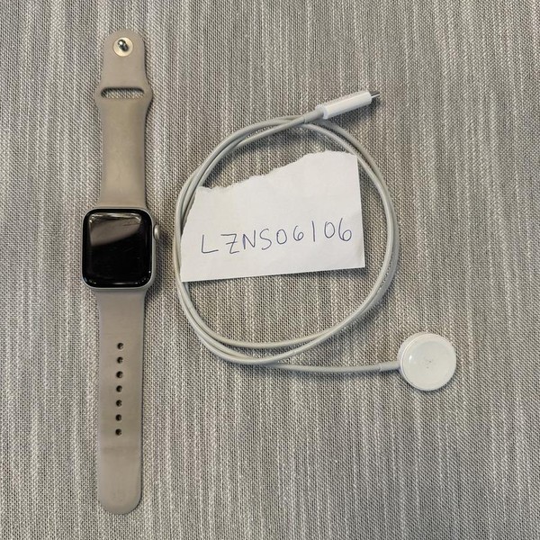 Apple Watch SE 2nd Gen 40mm - Verizon, Starlight, A2726 - Cellular, Aluminum