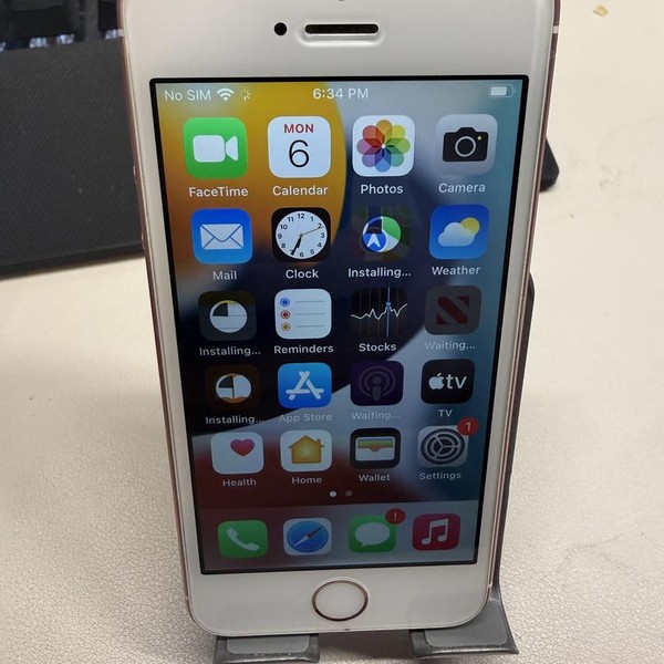 Apple iPhone SE 1st Gen 2016 - Unlocked, 16 GB, Rose Gold, A1662