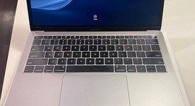 Good
													MacBook Air 2019 - 13" - I5, Gray, 128 GB, 8 GB, photo 4 of 8