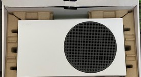 Mint
													Xbox Series S (2020) - White, 512 GB, photo 1 of 5
