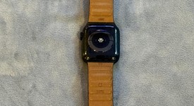 Mint
													Apple Watch Series 5 40mm - Unlocked, Black, A2094 Cellular, Titanium, photo 1 of 8