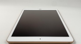 Mint
													Apple iPad 7th Gen - Unlocked, Gold, 32 GB, A2200, photo 4 of 6