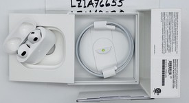 Used
													Apple AirPods 3rd Gen - MagSafe Case, photo 2 of 10