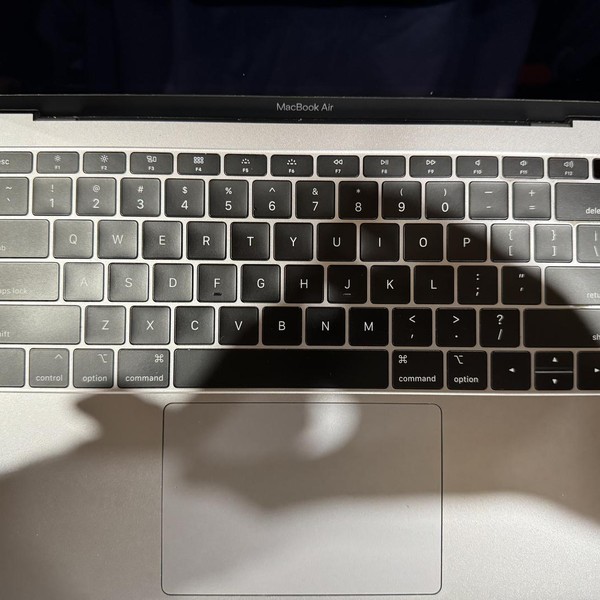 MacBook Air 2019 - 13 inch - 128 GB, Gray, 8 GB, Intel Core i5
