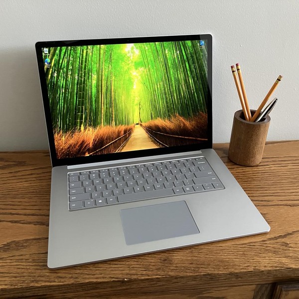 Microsoft Surface Laptop 4 - 256 GB, Platinum, 8 GB, AMD Ryzen 7, 15 inch