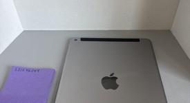 Good
													Apple iPad 6th Gen - Unlocked, Gray, 128 GB, A1954, photo 2 of 4