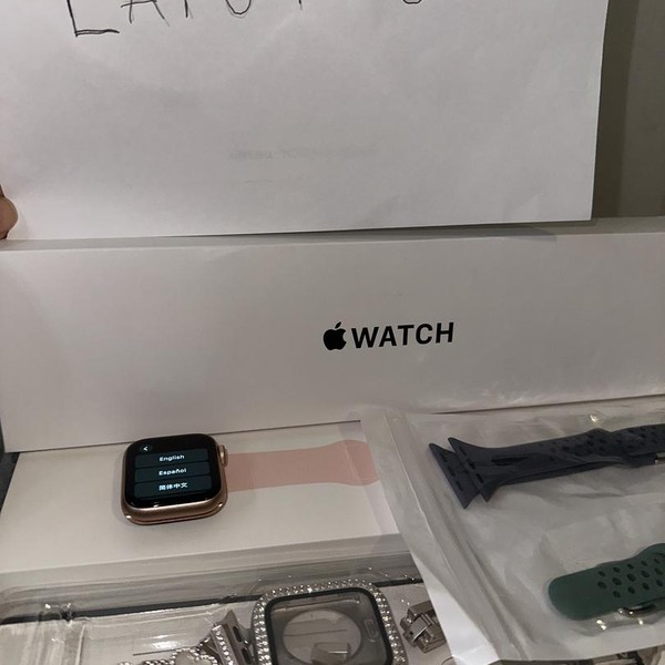 Apple Watch SE (1st Gen) 40mm - Gold, A2351 - GPS, Aluminum