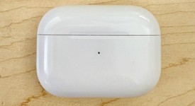 Used
													Apple AirPods Pro 2 - Lightning, photo 1 of 4