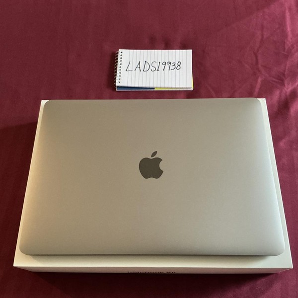 MacBook Air 2020 - 13 inch - 256 GB, Silver, 8 GB, Apple M1