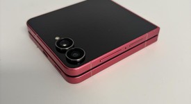 Good
													Samsung Galaxy Z Flip7 - Unlocked, Coral, 256 GB, 12 GB, SM-F766U1, photo 5 of 8