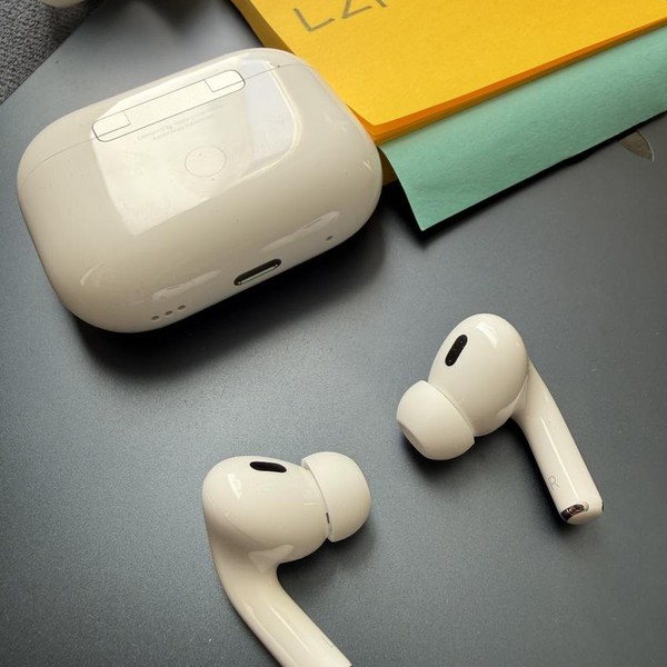 Apple AirPods Pro 2 - Lightning