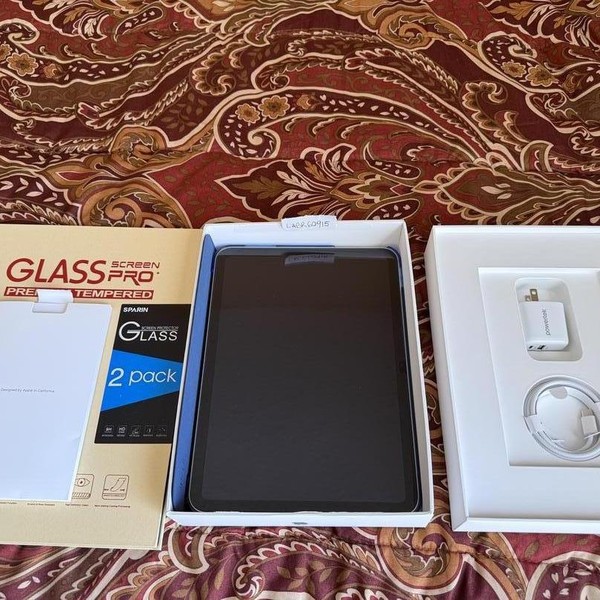 Apple iPad 11th Gen - Wi-Fi, 128 GB, Silver, A3354