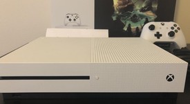 Mint
													Xbox One S (2016) - White, 1 TB, photo 2 of 4