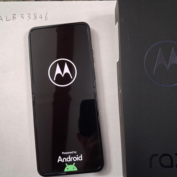 Motorola Razr (2024) - Unlocked, 256 GB, Gray, 8 GB