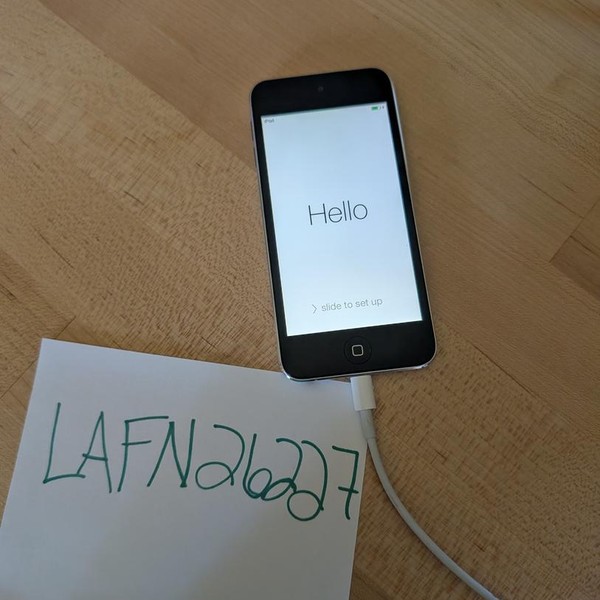 Apple iPod Touch 5th Gen - Wi-Fi, 16 GB, Silver