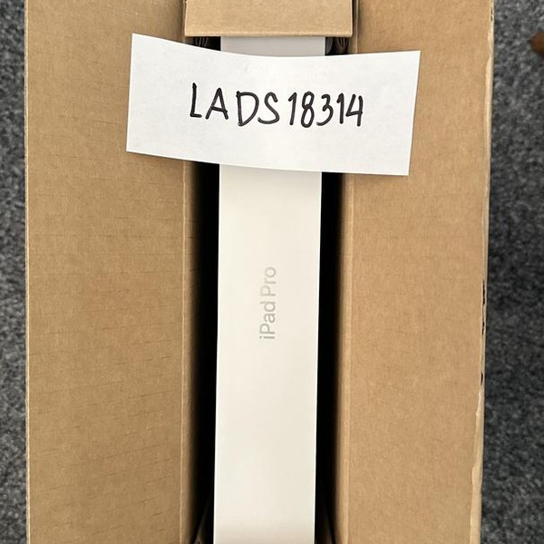 Apple iPad Pro 13 inch (M5) 2025 - Unlocked, 2 TB, Silver, Apple M5 10-Core (8-core GPU), A3361, Standard Glass